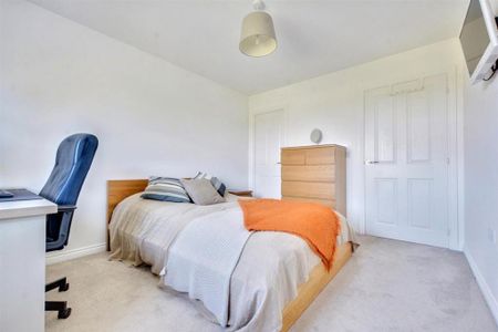 4 bedroom detached house to rent - Photo 4