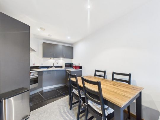 2 bedroom Flat To Let - Photo 1