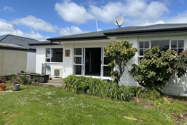 112 West Street, Hawthorndale - Photo 1