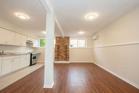 Spacious 2 Bedroom Lower Unit in Welland!! - Photo 3