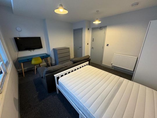 3 bedroom apartment to rent - Photo 1