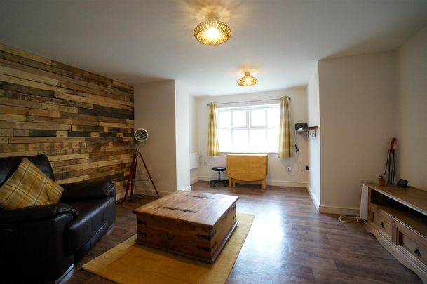 Flat 8, 15 High Street - Photo 1