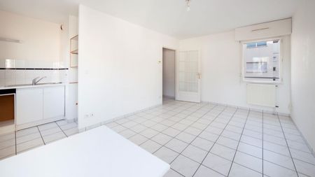 Location Appartement 1 pièce 25m² NANTES 44000 - Photo 2