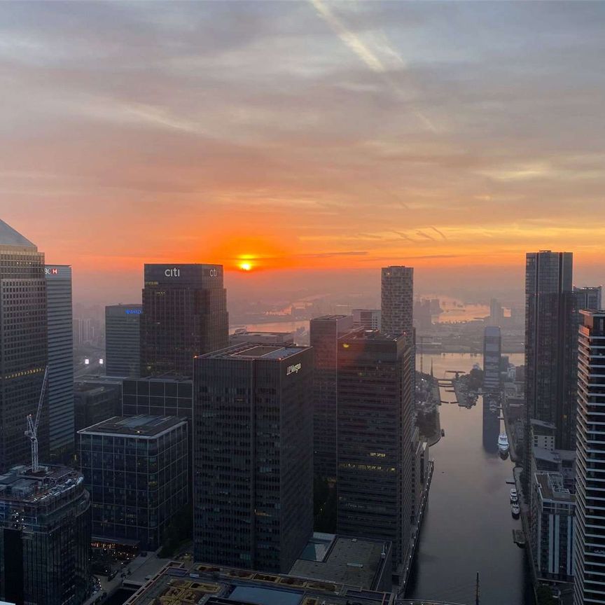 This exquisite apartment boasts breath-taking views of the River Thames from floor-to-ceiling windows. It comprises a spacious open-plan reception, kitchen, and living area. - Photo 1