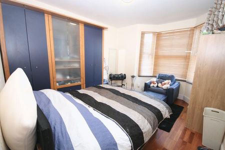 2 bedroom maisonette to rent - Photo 4
