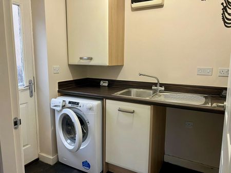 Semi-detached house to rent on - Photo 5