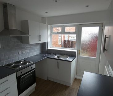 2 bedroom semi-detached house to rent - Photo 2