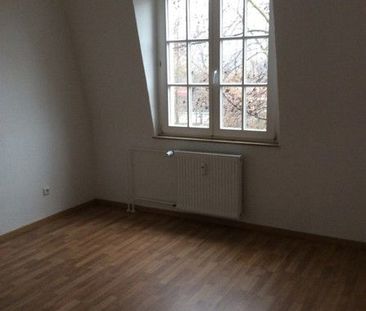 Kleine 3-Zimmer-Altbauwohnung mit modernisiertem Bad und Laminat!!! - Photo 4