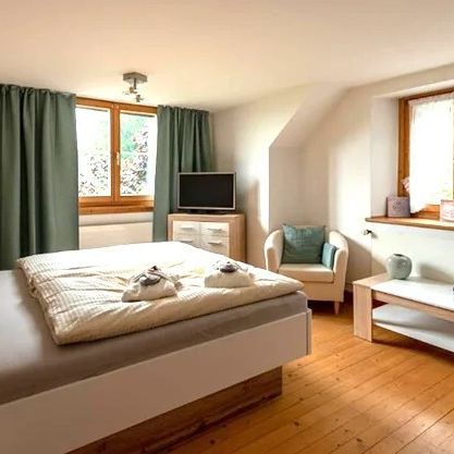 Ruhiges Doppelzimmer in ländlicher Lage mit Gartenblick - Photo 1