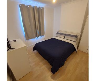 4 bedroom terraced house to rent - Photo 6