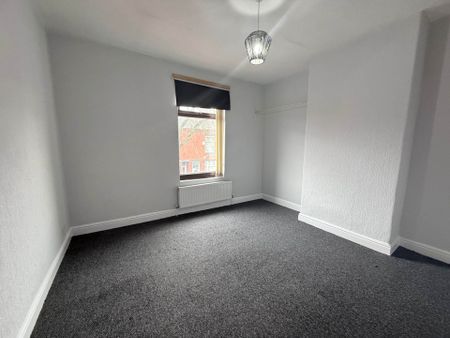 Price £950 pcm - Available Now - Unfurnished - Photo 2