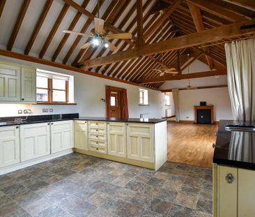 2 bedroom character property to rent - Photo 6