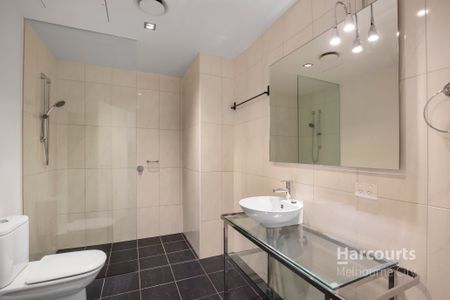 Ticking All Boxes - Perfect Location / Whiteware & Carpark! - Photo 2