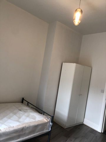 Room in a Shared House, Clough Road, S1 - Photo 3