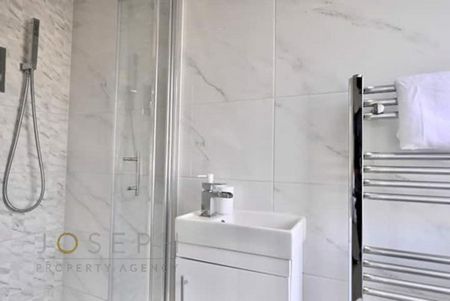 6 bedroom semi-detached house to rent - Photo 3