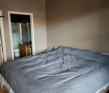 Spacious 2 Bedroom, 2 Bathroom Condo - Photo 6