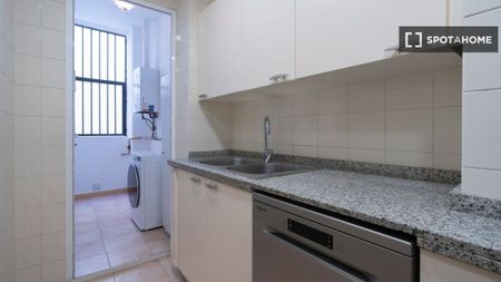 2 room luxury Flat for rent in Valencia - Photo 4