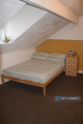 1 bedroom in a house share to rent - Photo 3