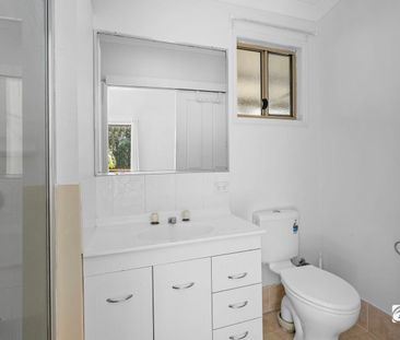 Charming Artistic Cottage Retreat in the Heart of Uki - Photo 5