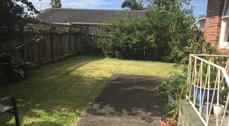 Pt Chevalier 2 bedroom rear brick unit - Photo 2