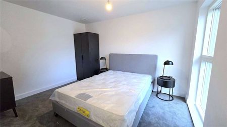 AVAILABLE NOW! | FULLY FURNISHED | BRAND NEW DEVELOPMENT FINISHED TO A HIGH QUALITY | COMMUNAL GARDEN SPACES | EXCELLENT TRANSPORT LINKS | SECURE ENTRY SYSTEM | COMMUNAL LOUNGE - Photo 3