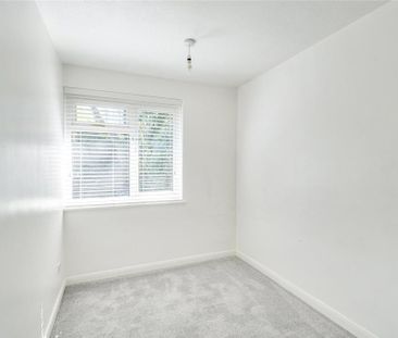3 bedroom end of terrace house to rent - Photo 2