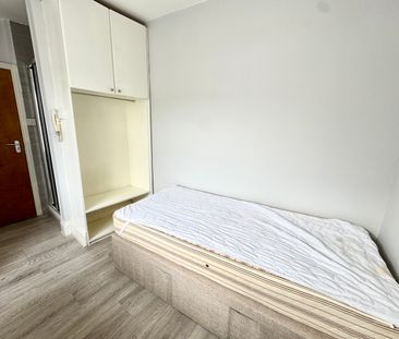 Blythe Road, Shepherds Bush, W14 - Photo 2