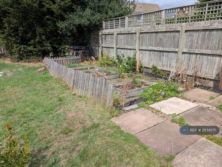 4 bedroom detached house to rent - Photo 4