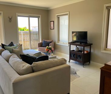 Lovely 2 Bedroom Townhouse In The Perfect Location - Photo 1