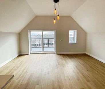 2 bedroom penthouse to rent - Photo 3