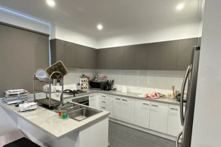 Modern Three Bedroom Townhouse - Photo 5
