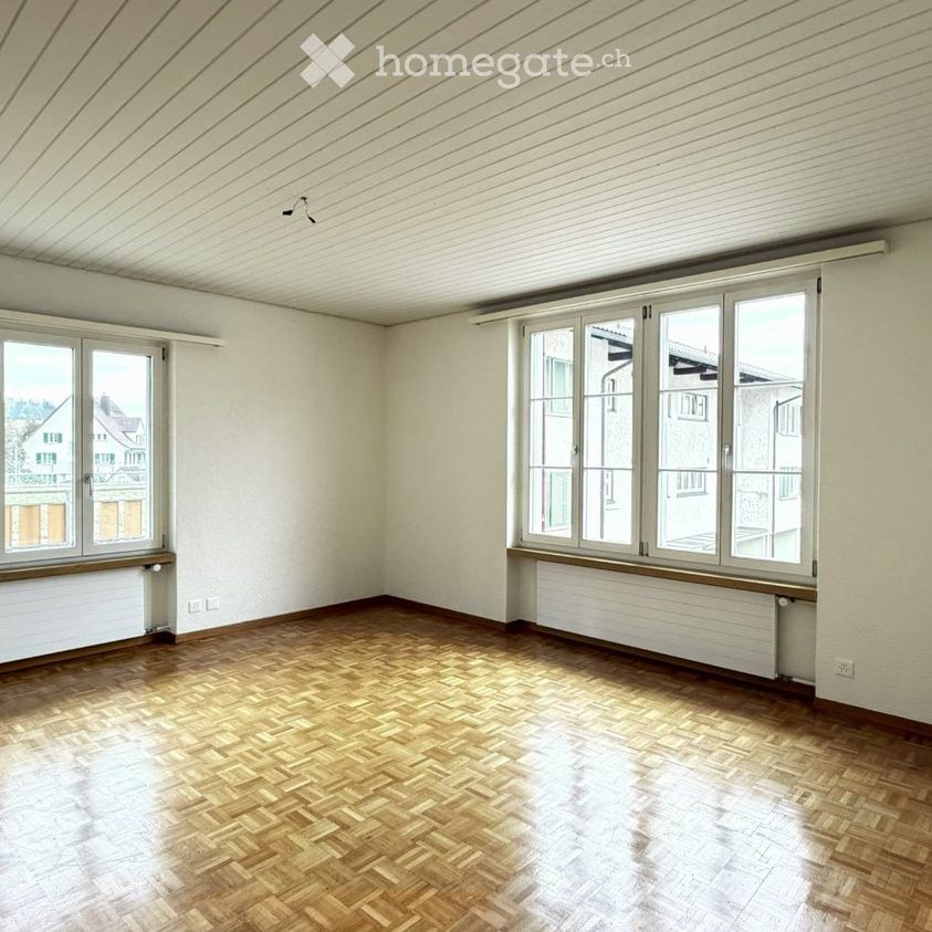 Grosszügige 4.5 Zimmer-Wohnung mit sonniger Terrasse - Photo 1