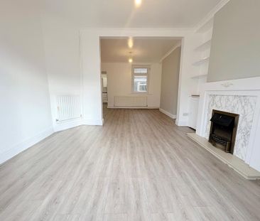 4 bedroom terraced house to rent - Photo 1