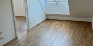 Attraktive 2-Zimmer Dachgeschosswohnung mit Terrasse nahe U1 - Photo 2