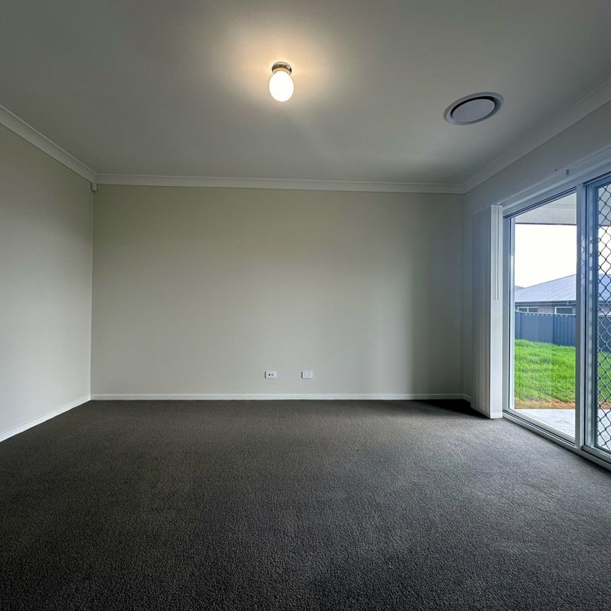 8 Agnes Place, Thirlmere - Photo 1