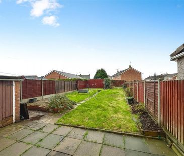 Humphrey Davy Road, Bedworth - Photo 1