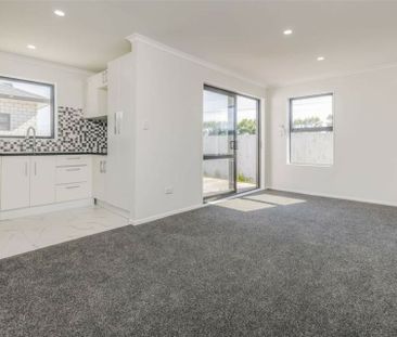 Modern, Light-Filled Living in Takanini - Photo 6