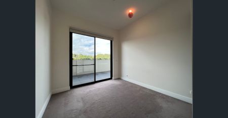 Modern & Luxury Living in the Heart of Camberwell - Photo 2