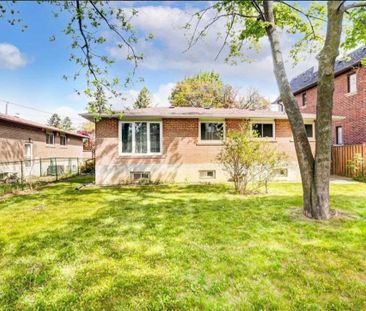For Lease - 31 Grove Park Crescent, Toronto, Ontario - Photo 2
