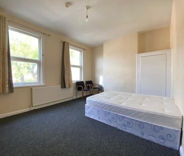 Room in a Shared House, Cranmer Road, E7 - Photo 6