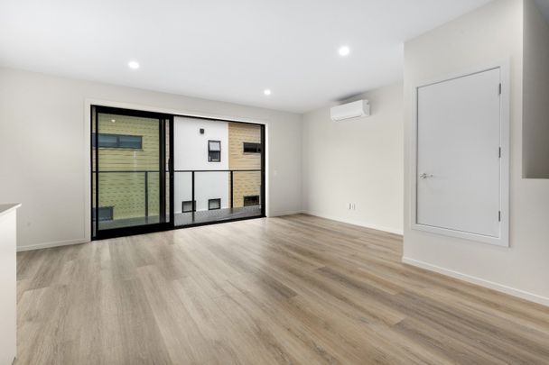 15 The Strand, Wainuiomata - Photo 1