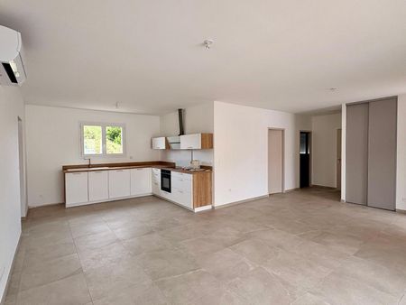 Location Maison 4 pièces 85m² VALLON PONT D ARC 07150 - Photo 5