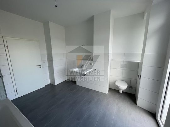 Erstbezug nach Sanierung! 4-Raum-Maisonettewohnung mit Balkon und Terrasse ins Grüne! - Foto 1