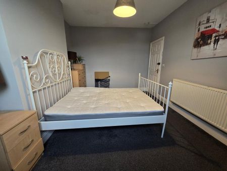 1 bedroom in a house share to rent - Photo 4