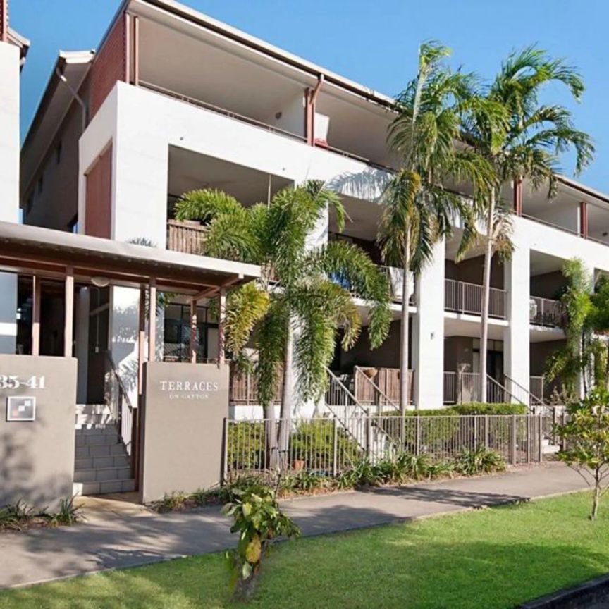 Townhouse in secure complex near CBD - Photo 1