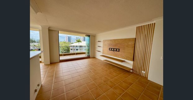 SPACIOUS NORTH FACING APARTMENT - Photo 1