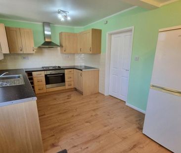 3 bedroom end of terrace house to rent - Photo 5