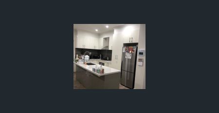 THREE BEDROOM TOWNHOUSE! - Photo 4