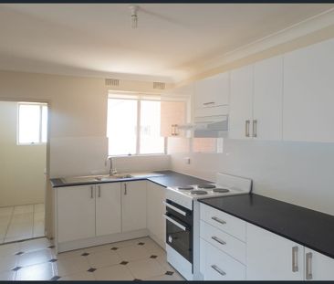 RECENTLY RENOVATED 2 BEDROOM APARTMENT - AVAILABLE NOW! - Photo 4