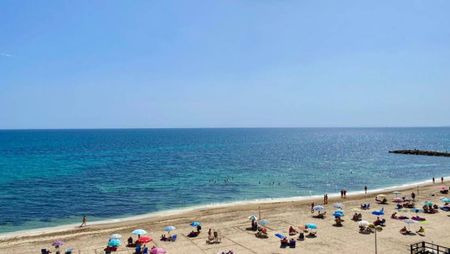 3 rooms and kitchen by the sea in Torrevieja - long term rental - Photo 2